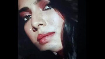 الحديث القذر محلي الصنع مع مالافيكا موهان المُصنّع بشكل كبير