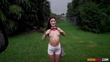 الرغبة الشديدة في Mae Milano التي لا تشبع: Hardcore Fucking & Moving Most