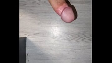 تنطلق Big Dick Stepbro بينما تتحدث القذرة