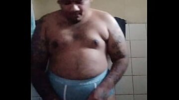 تنتهي جلسة Vaibhav الساخنة Handjob مع undies المليئة بالنائبار