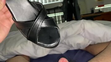 الأحذية الرملية: العادة السرية من GF في الصنادل