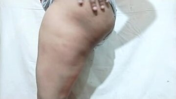 مسرحية نينا الهرة المتشددين: جلسة ملابس داخلية آسيوية سمين
