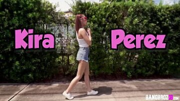 Kira Perez – يتحول تخطي دروس الكلية إلى جلسة اللعنة المتشددين