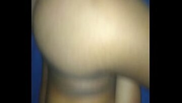 فاتنة برازيلية مفلس تتمتع بي بي سي في موقف رعاة البقر